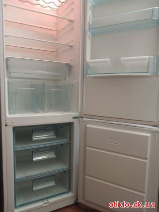 Холодильник Elektrolux