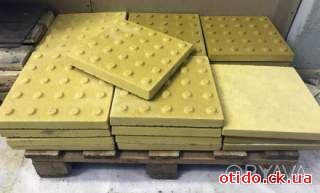Тактильная плитка бетонная "Полоса" 500х500х60 желтая