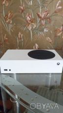 Продам приставку Xbox series s с двумя геймападами, аккаунтом и играми