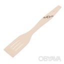 Кухонная лопатка деревянная с тремя прорезями и гравировкой 31 см