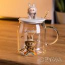 Новогодняя большая стеклянная чашка "Лабуба" с крышкой и ложкой 600 мл