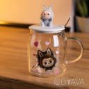 Новогодняя большая стеклянная чашка "Лабуба" с крышкой и ложкой 600 мл