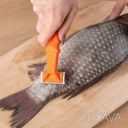 Рыбочистка скребок для рыбной чешуи с пластиковой ручкой 15.5 см Оранжевый