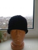 Вязана шапка в чорному кольорі