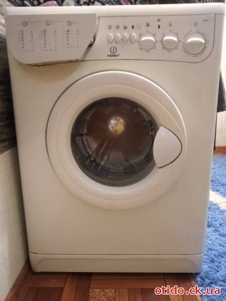 Пральна машинка Indesit W84tx вир-ва Італія в гарному стані
