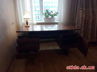 Стіл письмовий