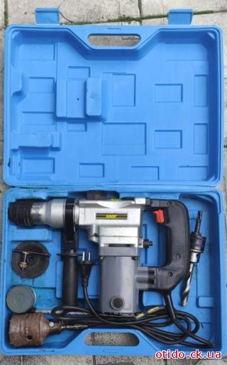 Перфоратор в кейсі