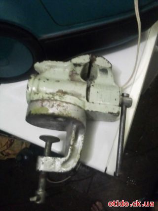 Тиски слесарные