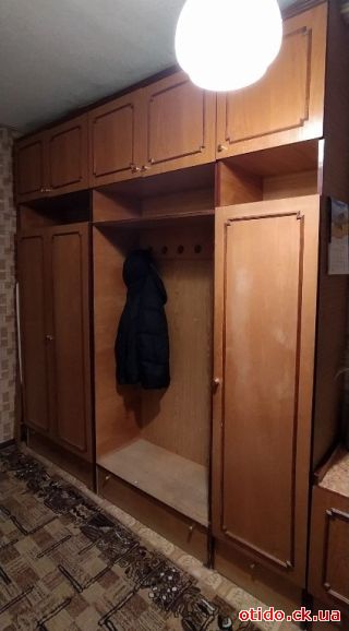 Вітальня: висота 2.40; глибина 0.45; довжина 2.45. 