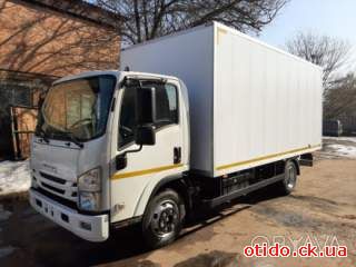 Вантажний автомобіль Isuzu NPR 75L-K з промтоварним фургоном