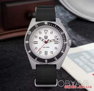 Часы мужские кварцевые Watchdives VH31