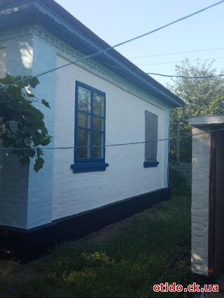 Будинок, смт Чорнобай